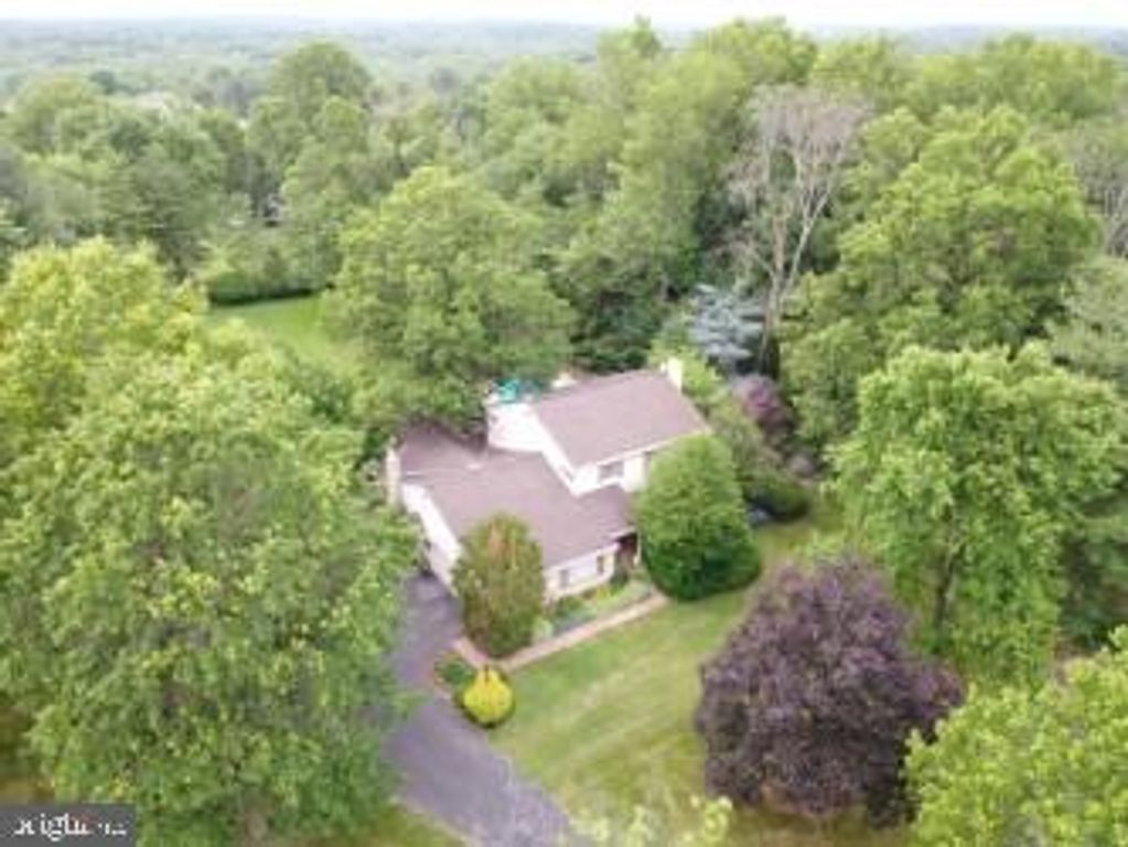 2029 LEGAT LN, Harleysville, PA 19438