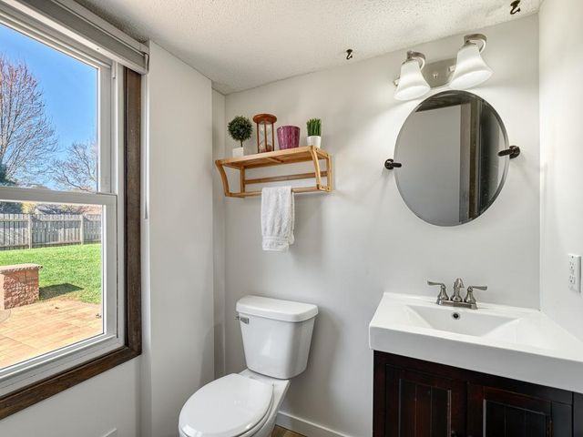 2881 Kent Street, Roseville, MN 55113