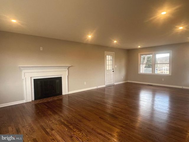 624 FOXCROFT RD, Warrenton, VA 20186