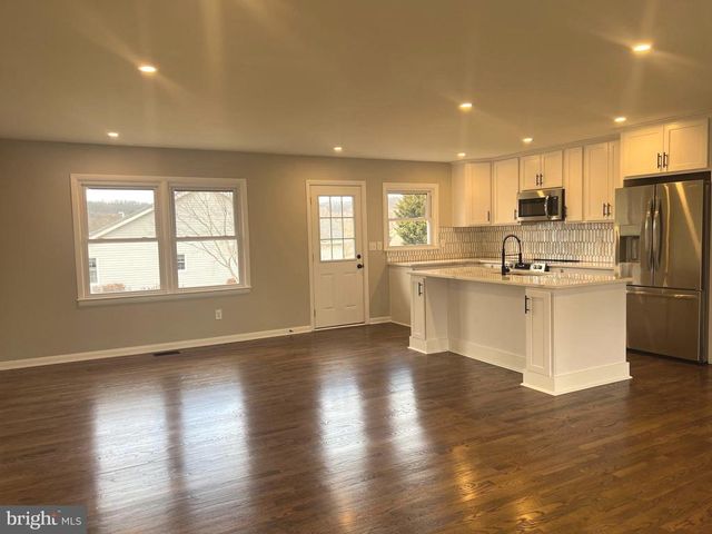 624 FOXCROFT RD, Warrenton, VA 20186