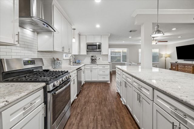 1906 Ashford Hollow Lane, Houston, TX 77077