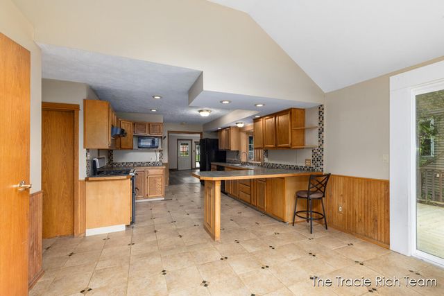 227 E Division Street, Rockford, MI 49341
