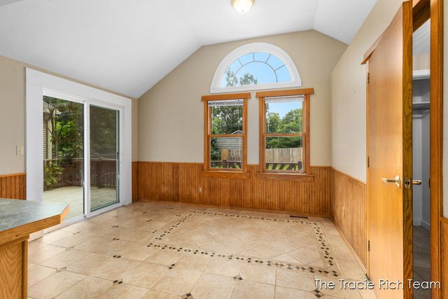 227 E Division Street, Rockford, MI 49341