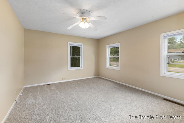 227 E Division Street, Rockford, MI 49341