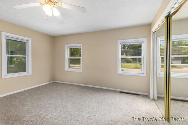 227 E Division Street, Rockford, MI 49341