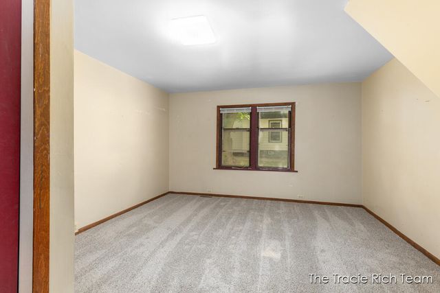 227 E Division Street, Rockford, MI 49341
