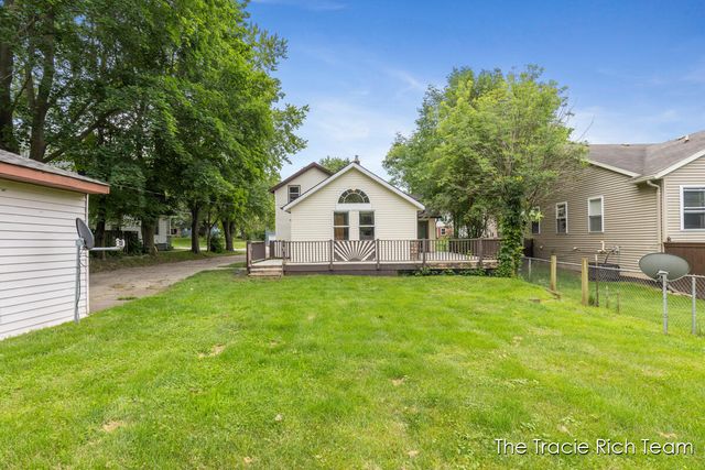 227 E Division Street, Rockford, MI 49341
