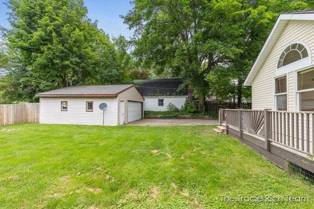 227 E Division Street, Rockford, MI 49341