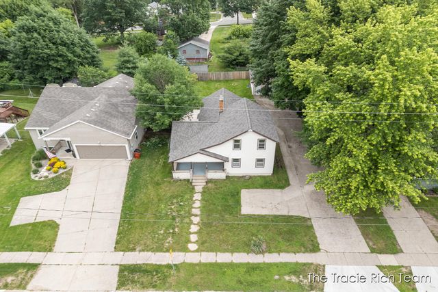 227 E Division Street, Rockford, MI 49341