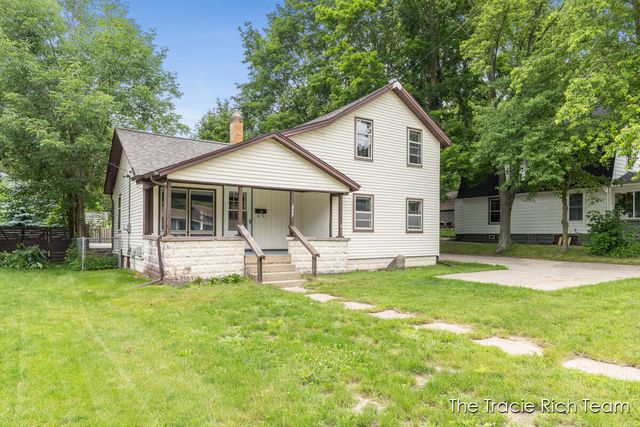 227 E Division Street, Rockford, MI 49341