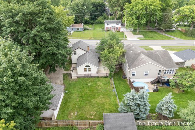 227 E Division Street, Rockford, MI 49341