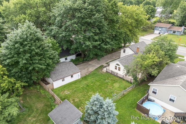 227 E Division Street, Rockford, MI 49341