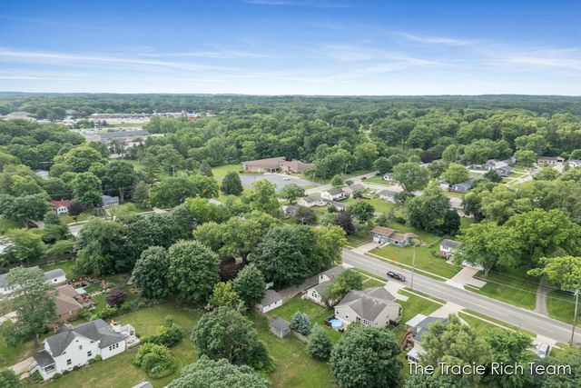 227 E Division Street, Rockford, MI 49341