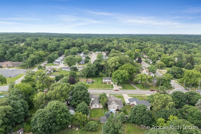 227 E Division Street, Rockford, MI 49341