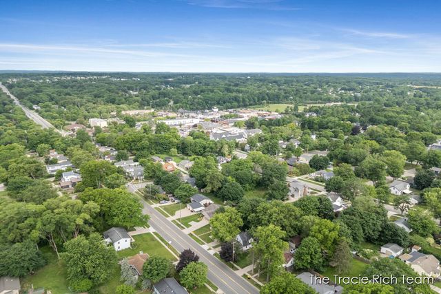 227 E Division Street, Rockford, MI 49341