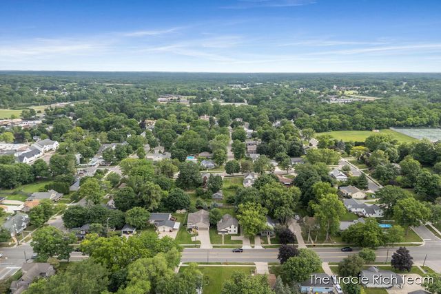 227 E Division Street, Rockford, MI 49341