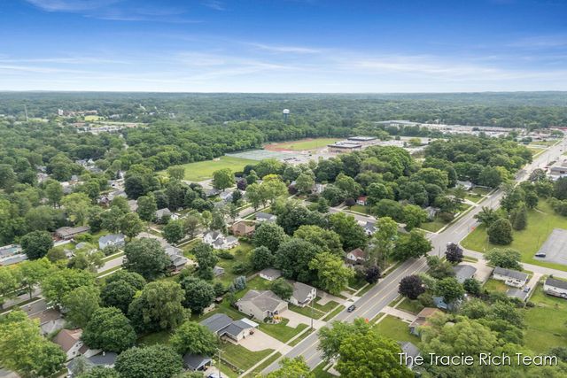 227 E Division Street, Rockford, MI 49341