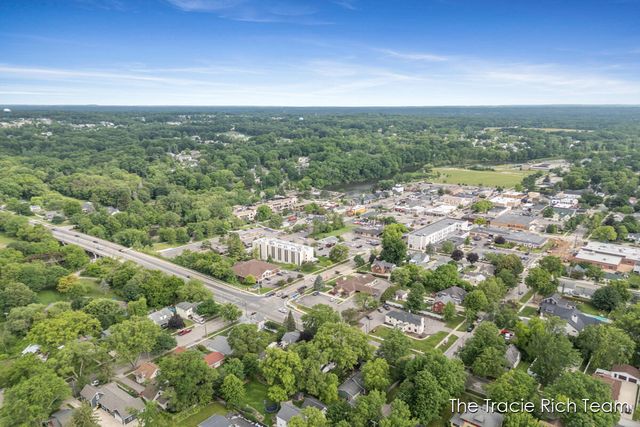 227 E Division Street, Rockford, MI 49341