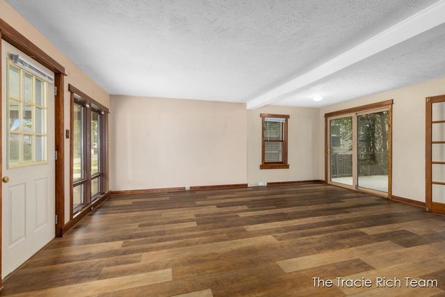 227 E Division Street, Rockford, MI 49341