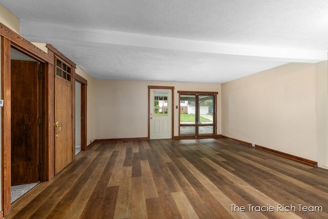 227 E Division Street, Rockford, MI 49341