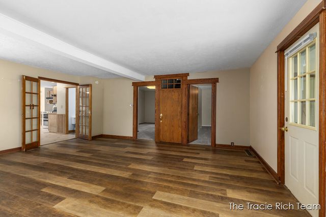 227 E Division Street, Rockford, MI 49341