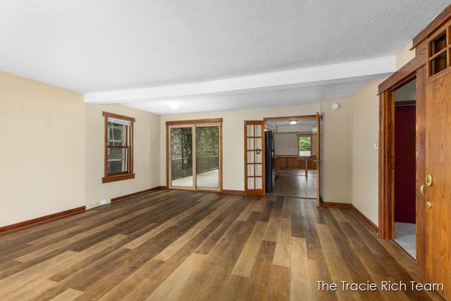 227 E Division Street, Rockford, MI 49341