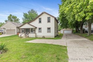 227 E Division Street, Rockford, MI 49341