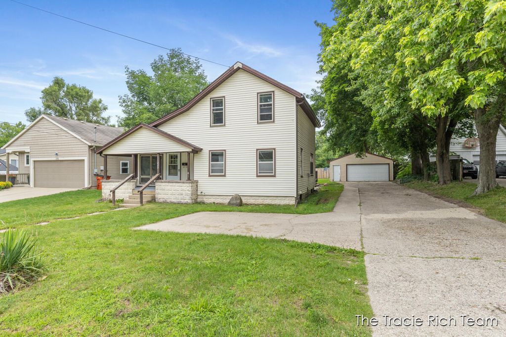 227 E Division Street, Rockford, MI 49341