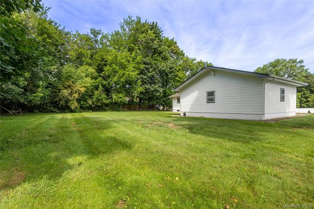 38 Sams Path, Rocky Point, NY 11778