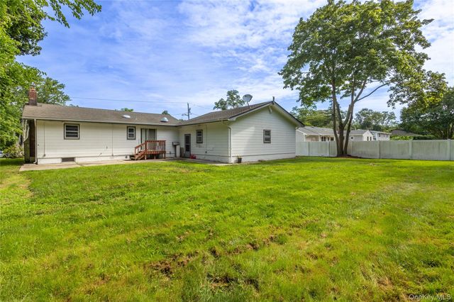 38 Sams Path, Rocky Point, NY 11778