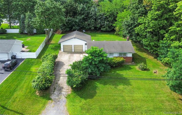 38 Sams Path, Rocky Point, NY 11778