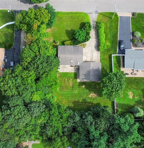 38 Sams Path, Rocky Point, NY 11778