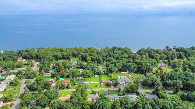38 Sams Path, Rocky Point, NY 11778