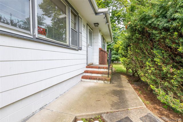 38 Sams Path, Rocky Point, NY 11778