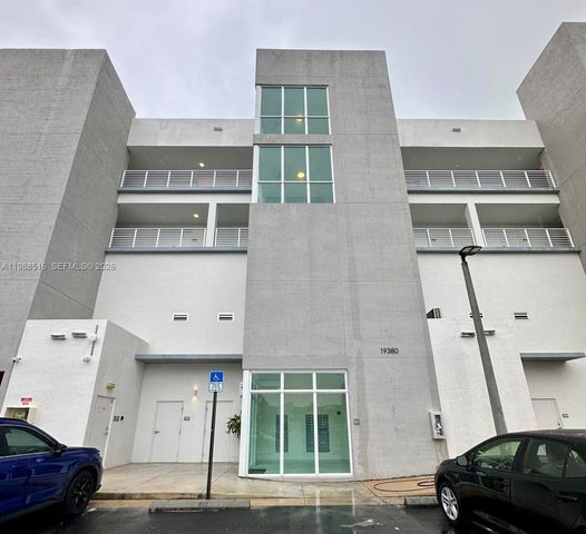 19380 NE 26th Ave 305, Miami, FL 33180
