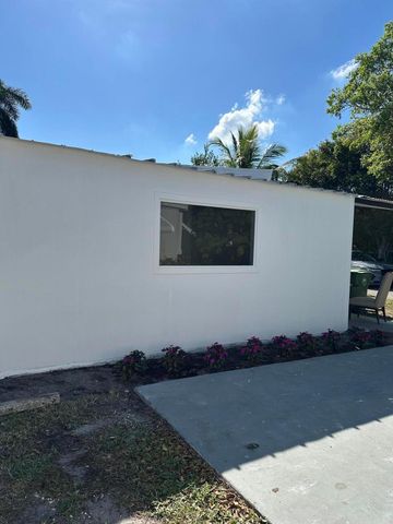 39 Palm Drive, Palm Springs, FL 33461