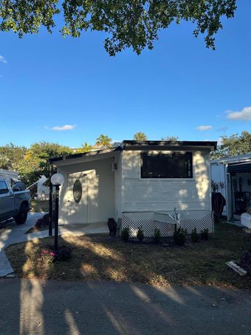 39 Palm Drive, Palm Springs, FL 33461