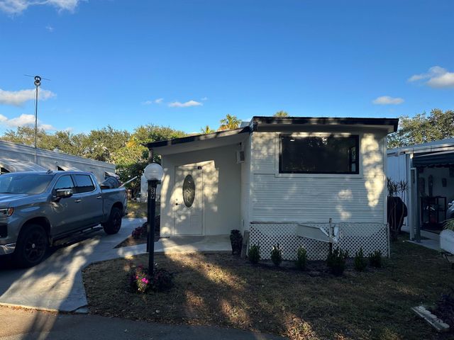 39 Palm Drive, Palm Springs, FL 33461