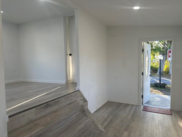 39 Palm Drive, Palm Springs, FL 33461