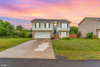 25 BUCHANON LN, Inwood, WV 25428