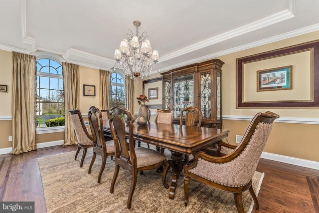 4 WISTERIA CT, Flemington, NJ 08822