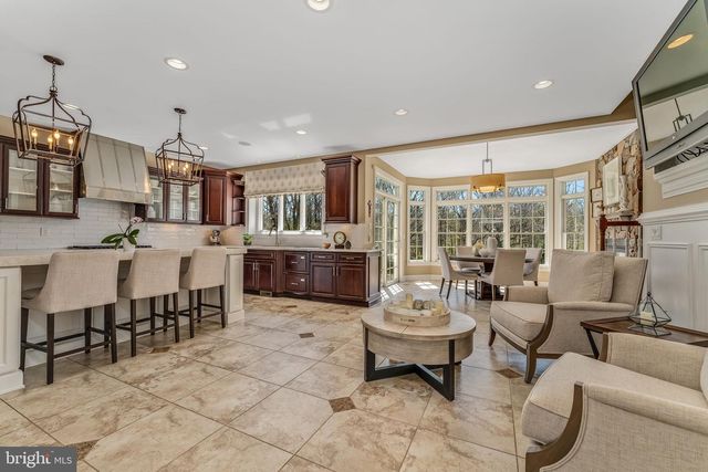 4 WISTERIA CT, Flemington, NJ 08822