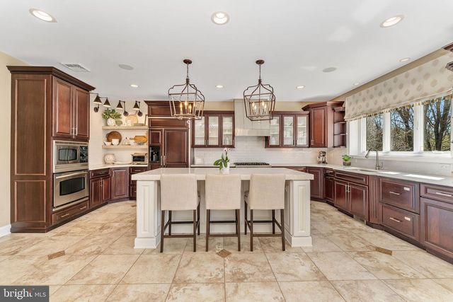 4 WISTERIA CT, Flemington, NJ 08822