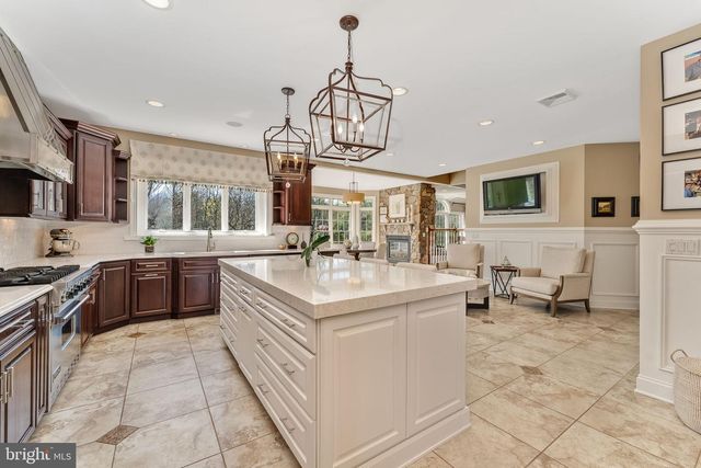 4 WISTERIA CT, Flemington, NJ 08822
