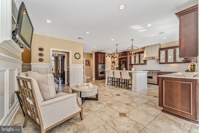 4 WISTERIA CT, Flemington, NJ 08822