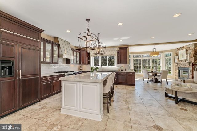 4 WISTERIA CT, Flemington, NJ 08822