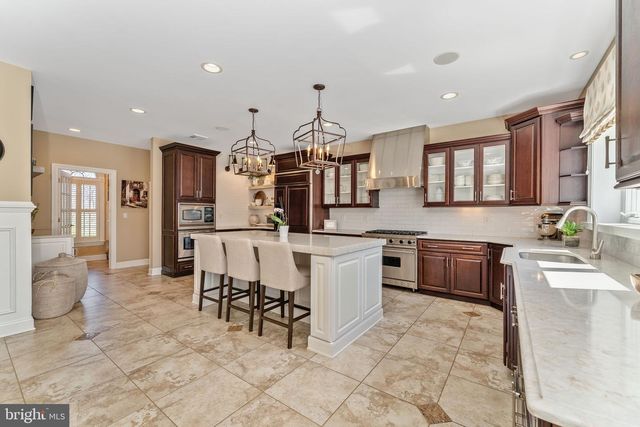 4 WISTERIA CT, Flemington, NJ 08822