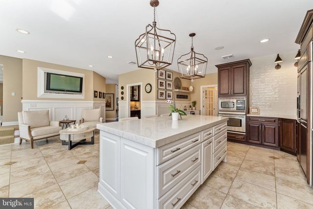 4 WISTERIA CT, Flemington, NJ 08822
