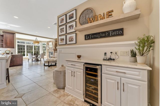 4 WISTERIA CT, Flemington, NJ 08822