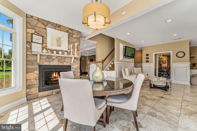 4 WISTERIA CT, Flemington, NJ 08822